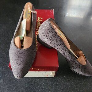 Ferragamo Grey suede flats